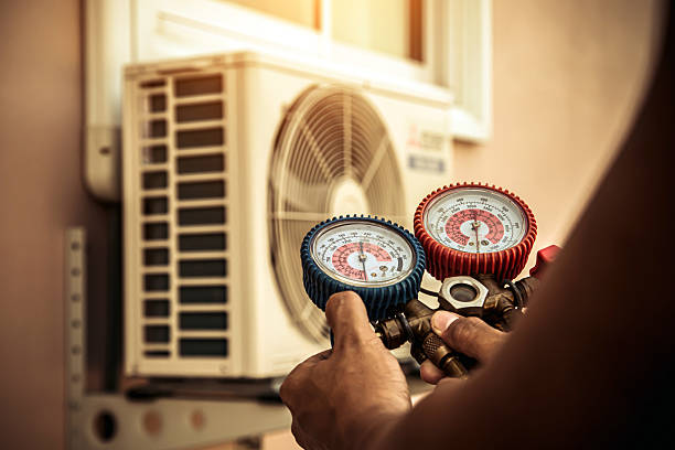 Professional Hvac technician working in Woodlake, CA